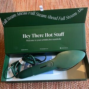 Nori Green Handheld Steamer